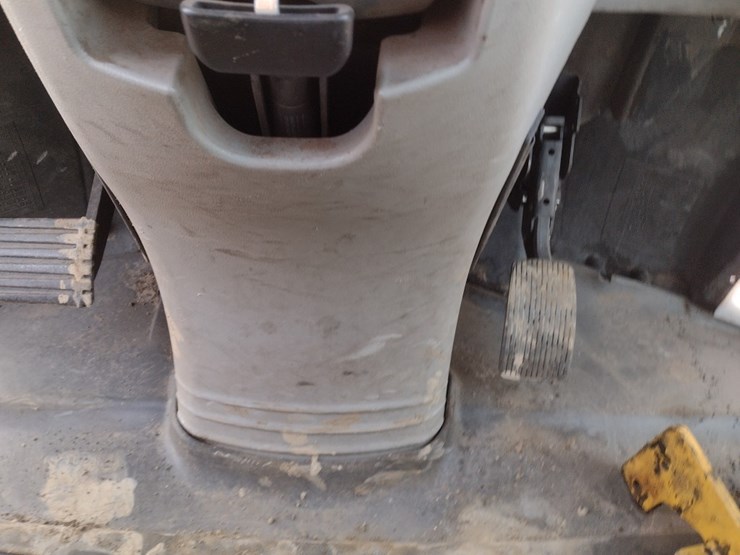 caterpillar-908m-image-8