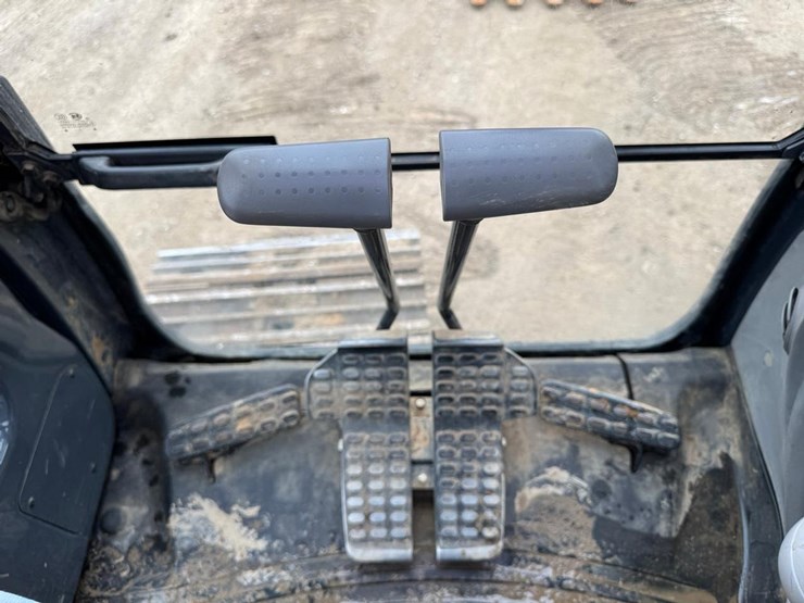 2019-deere-210g-lc-image-29