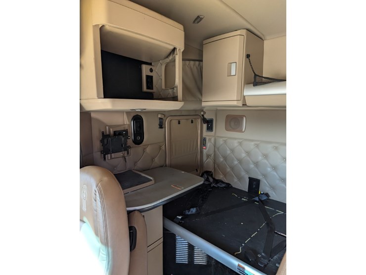 2020-kenworth-t680-image-28