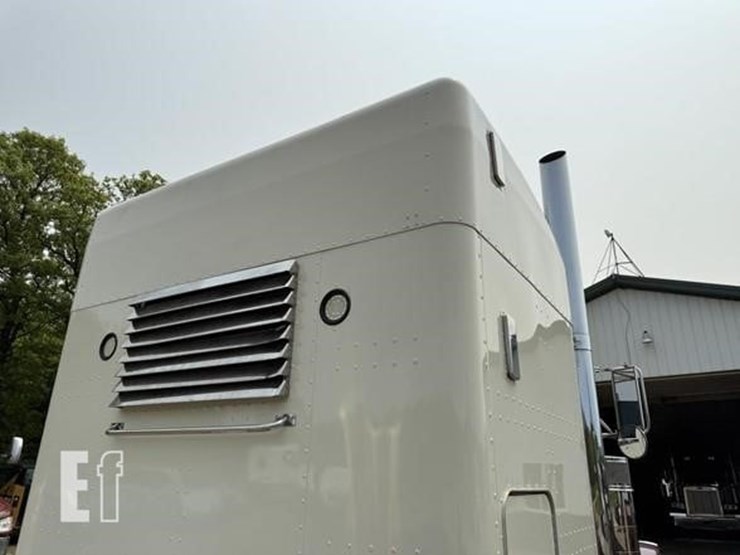 2002-peterbilt-379-image-25