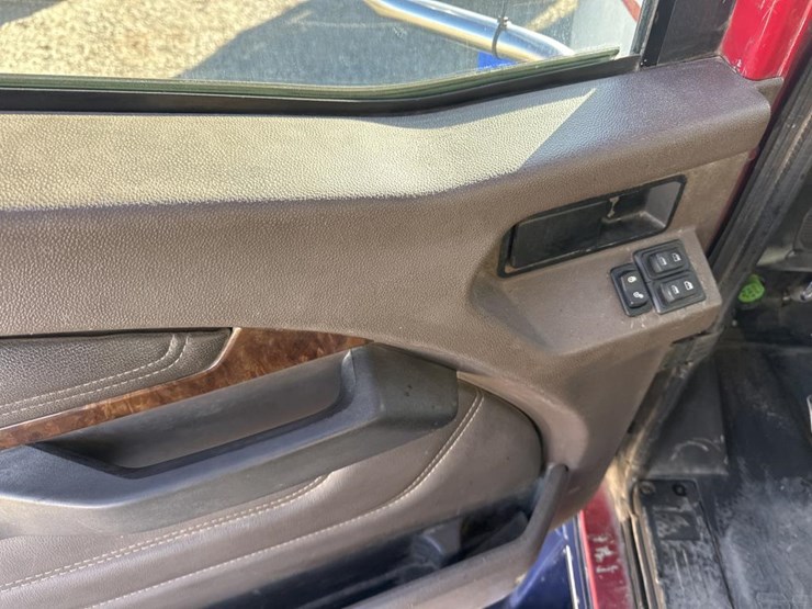 2017-international-hx615-image-46