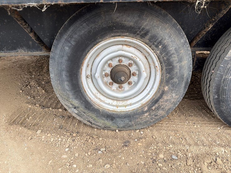 gooseneck-flatbed-trailer-image-19