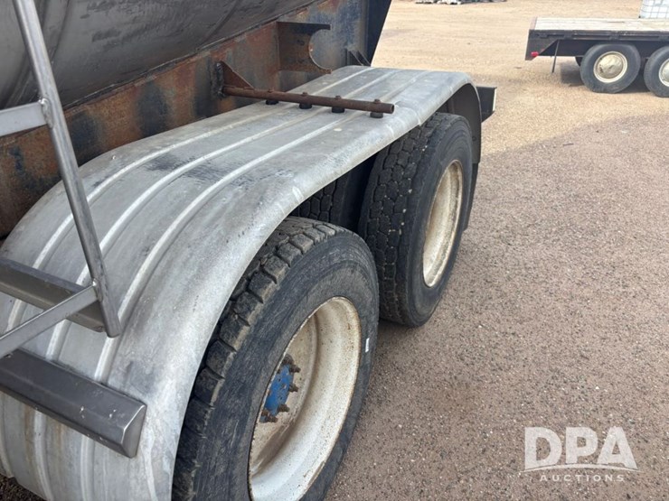 peterbilt-377-image-24