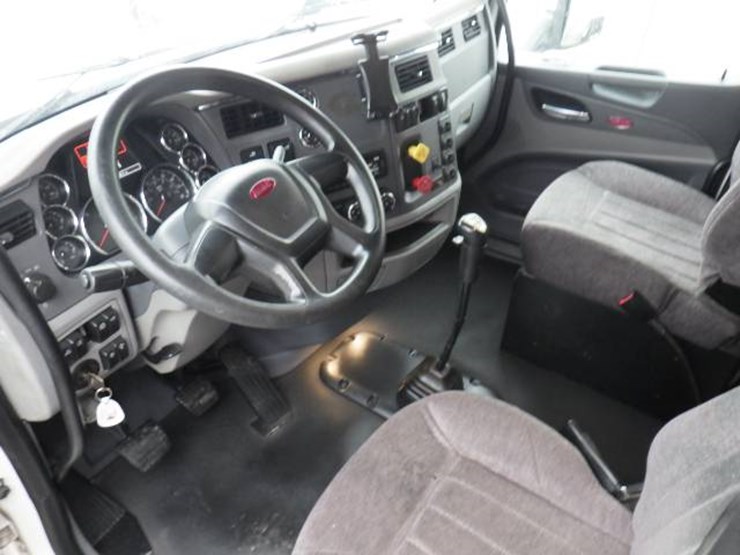 peterbilt-579-image-20