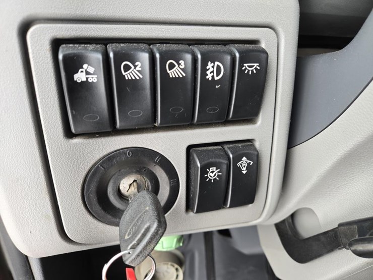 2017-peterbilt-579-image-79