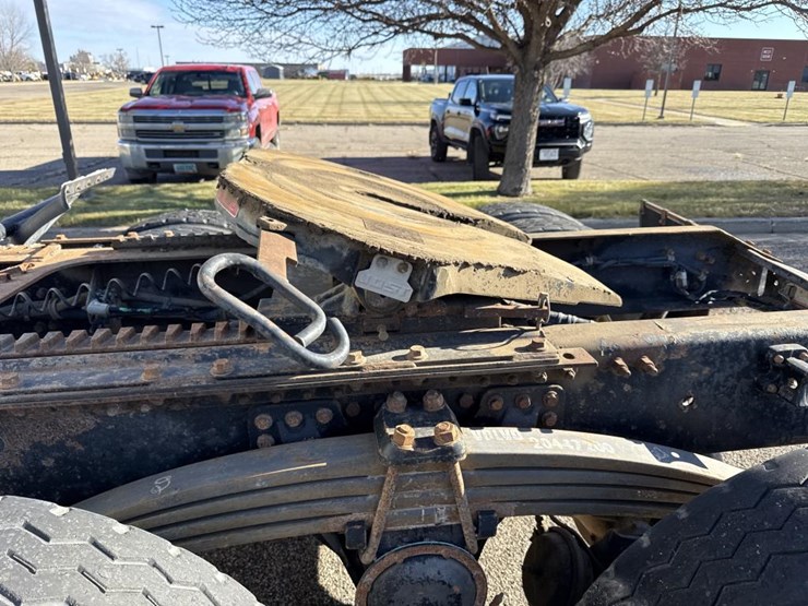 #1994-•-1999-volvo-day-cab-truck-tractor-image-31