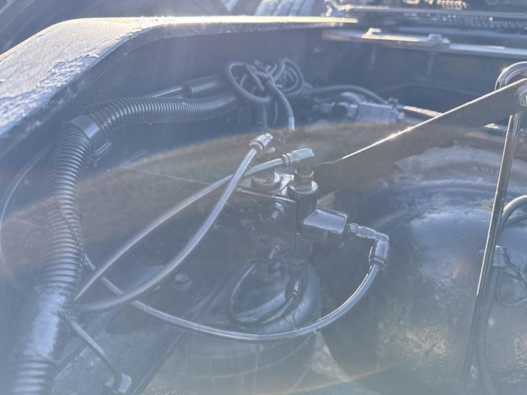 2012-peterbilt-389-image-56