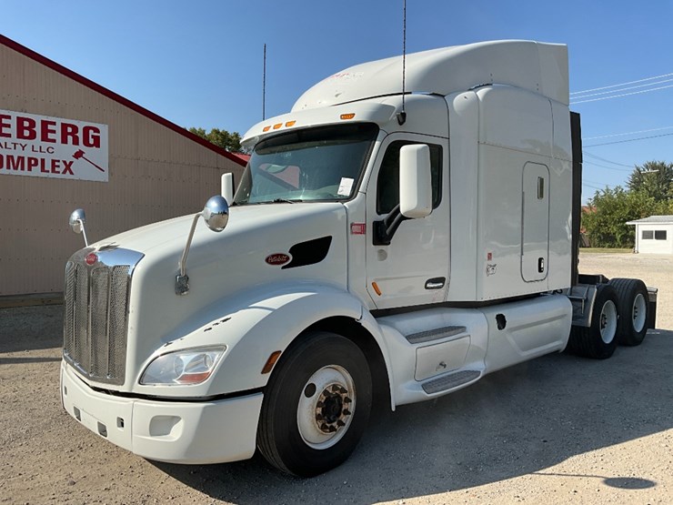 2014-peterbilt-579-image-1