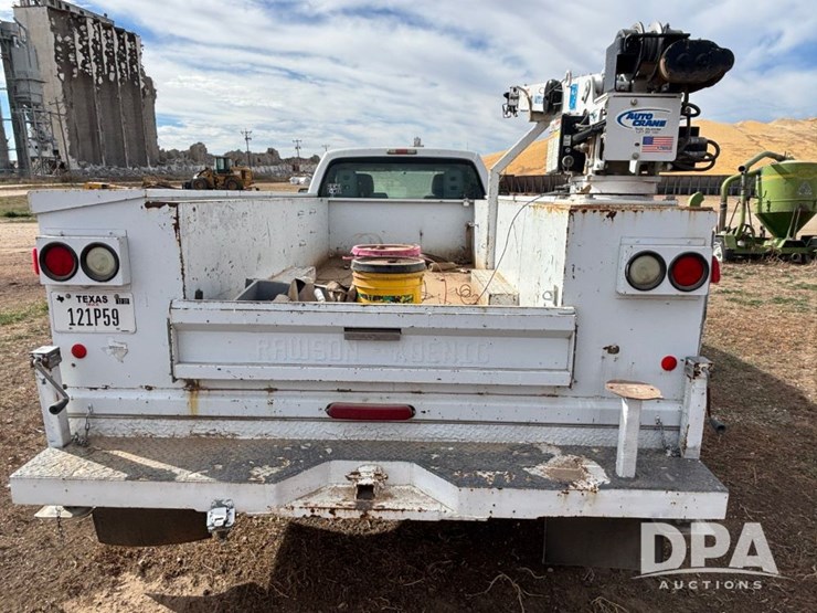 2011-ford-f550-image-11