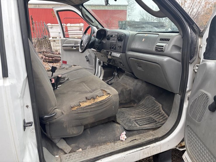 ford-f350-xl-image-30