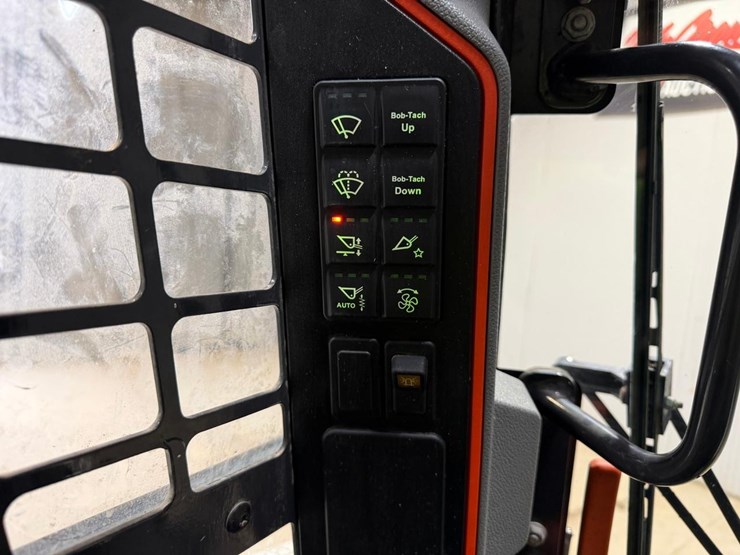 2022-bobcat-t76-image-29