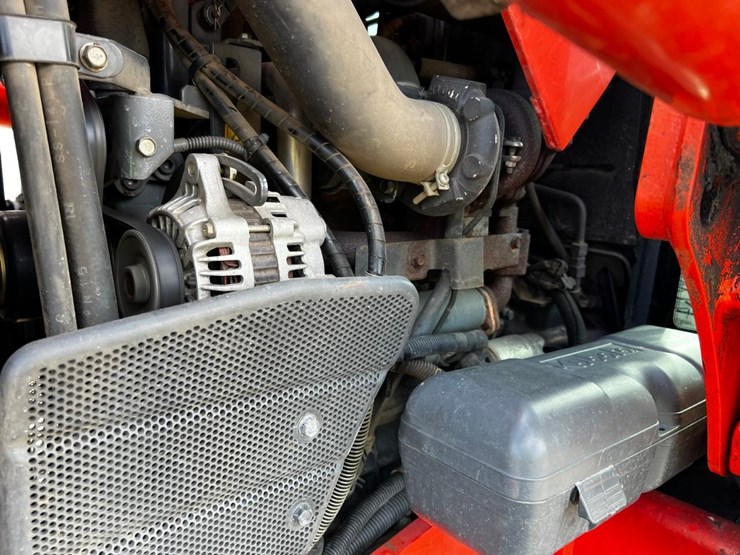 2010-kubota-m8540-image-18