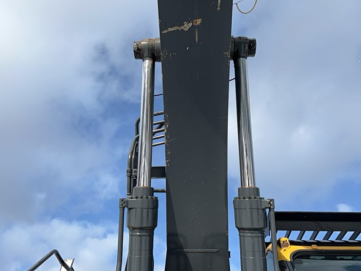 2017-deere-245g-lc-image-10