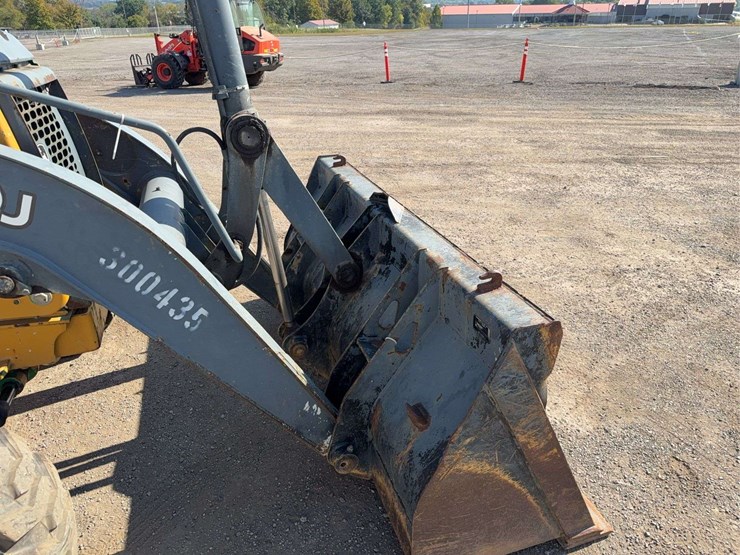 2011-deere-310j-image-24