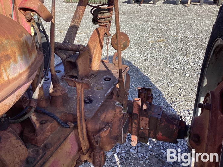 farmall-h-2wd-tractor-image-16