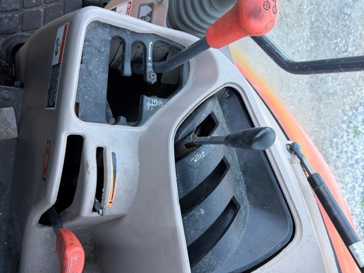 2016-kubota-m8560-image-29