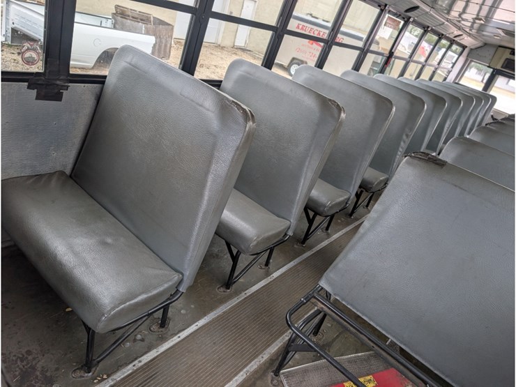 2012-freightliner-b2-image-24