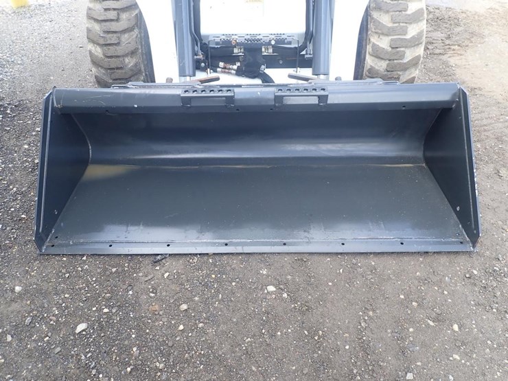 bobcat-74"-standard-duty-skid-steer-bucket-image-2