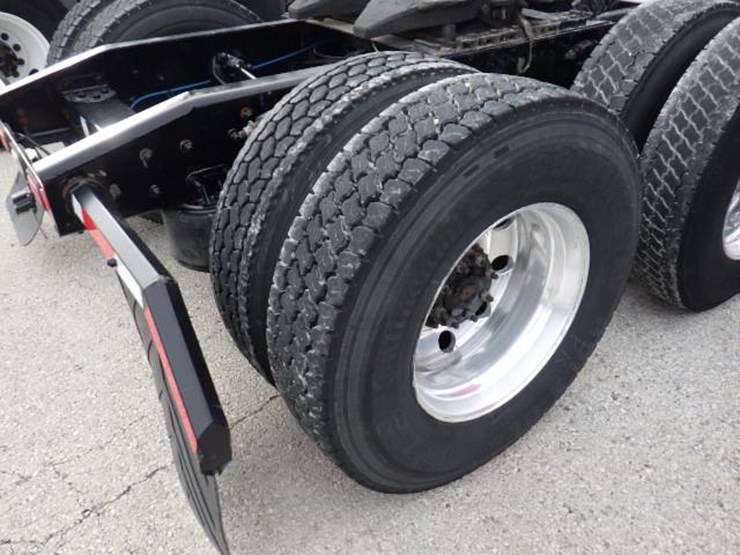 freightliner-cascadia-126-image-9