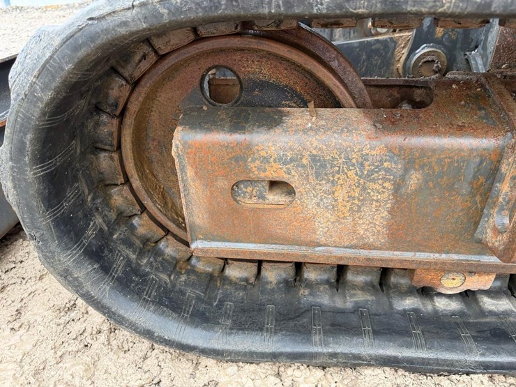 2020-bobcat-e85-image-16