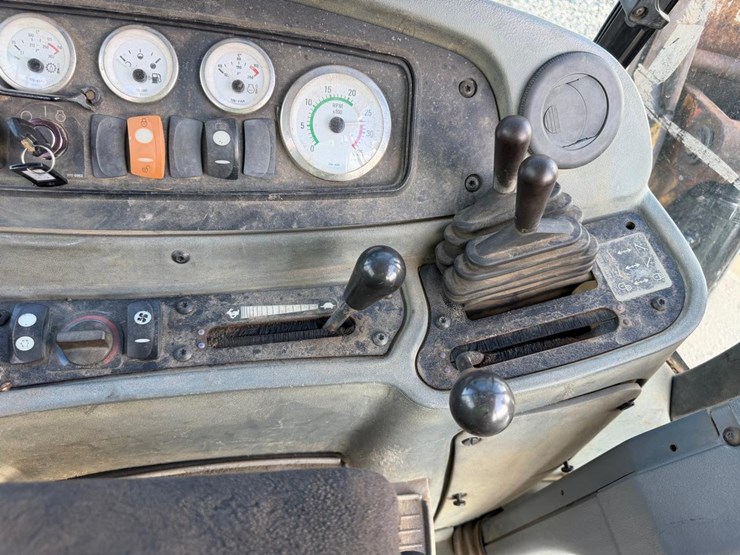 caterpillar-420d-image-34