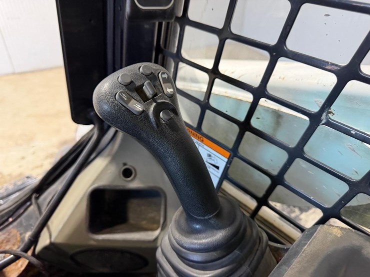 2014-bobcat-s850-image-24