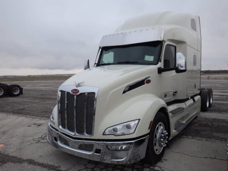 peterbilt-579-image-1