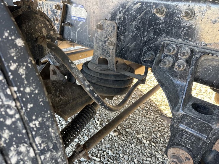 2017-international-hx615-image-30