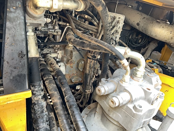 2019-deere-350g-lc-image-19