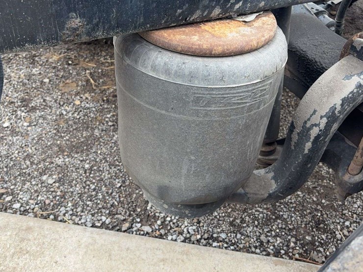 2018-peterbilt-579-image-10