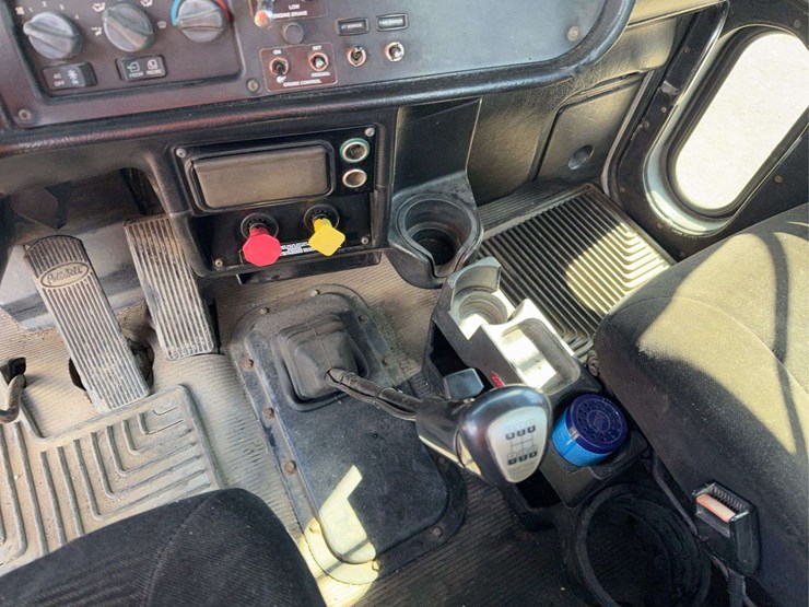 2003-peterbilt-379-image-44
