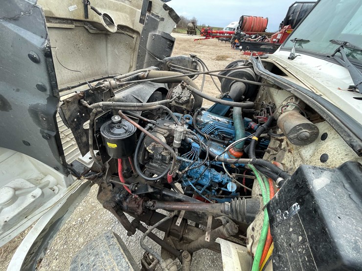 international-4900-image-78