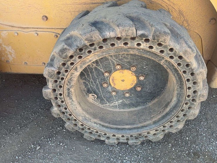 caterpillar-246-image-5