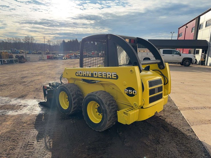 2003-john-deere-250-image-6
