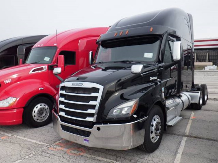 freightliner-cascadia-126-image-1