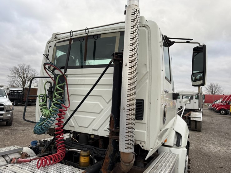 2014-international-prostar-image-13