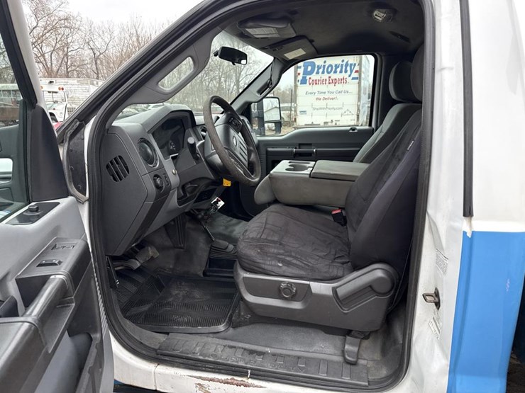 ford-f550-xlt-image-30