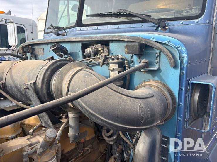 peterbilt-377-image-45