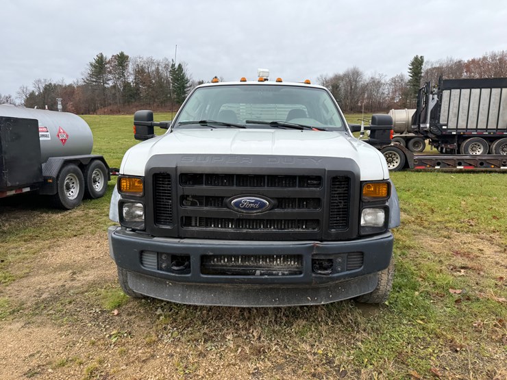 2009-ford-f550-image-1