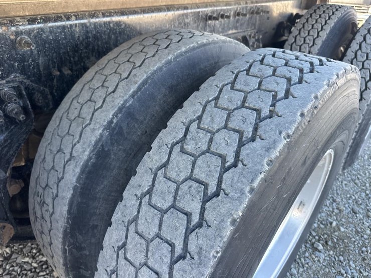 2017-international-hx615-image-63