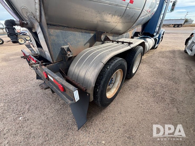 peterbilt-377-image-9