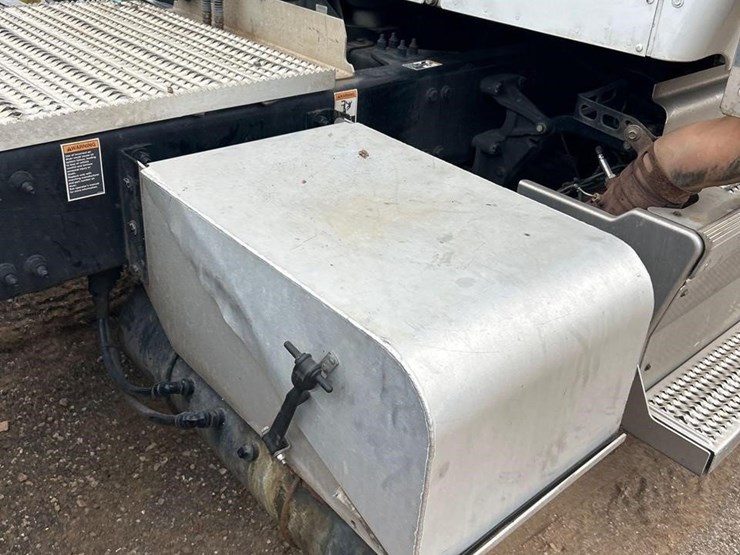 peterbilt-579-image-30