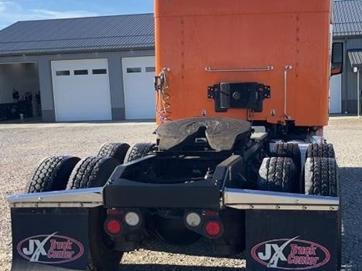 2019-peterbilt-567-image-6