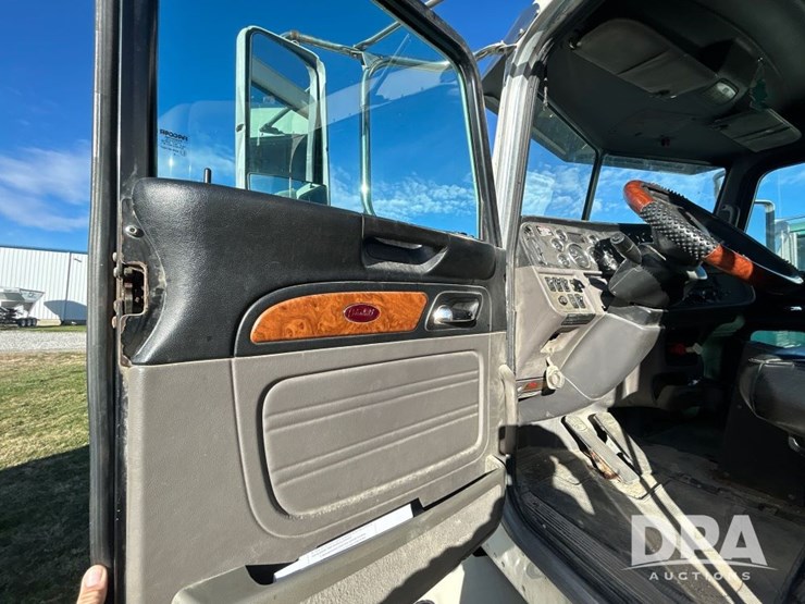 2010-peterbilt-386-image-47