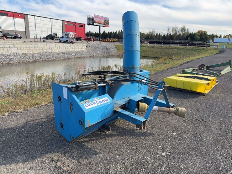lock-now-7'-tractor-mount-snow-blower-image-4