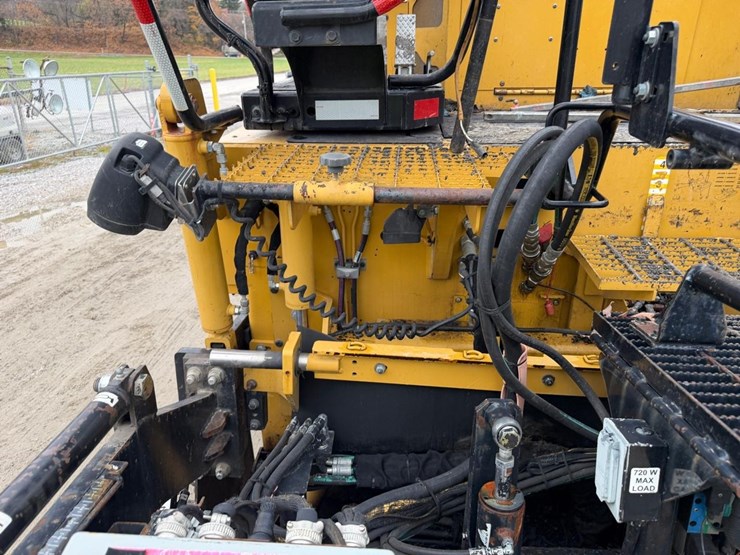 2015-caterpillar-ap-555e-image-32