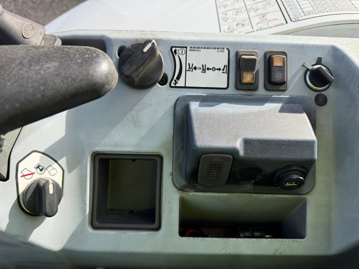 2022-bobcat-e42-image-29