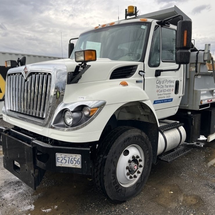 2013 International 7500 S/A Dump Truck