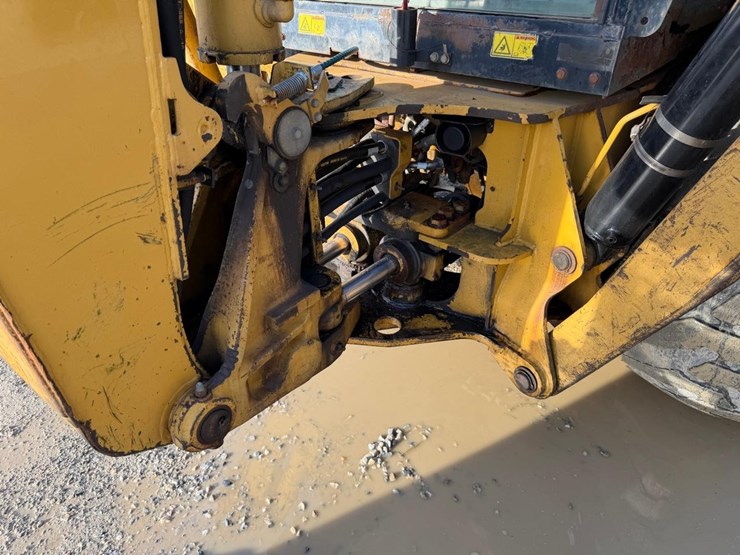 caterpillar-420d-image-20