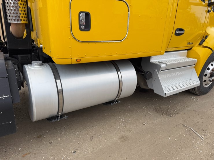 2019-kenworth-t680-image-9